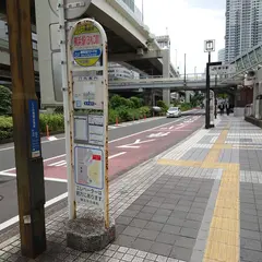 横浜駅改札口前