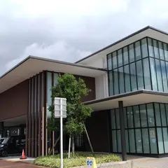 新津図書館