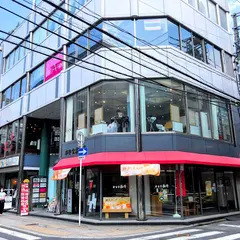 （株）平安堂梅坪 本通店
