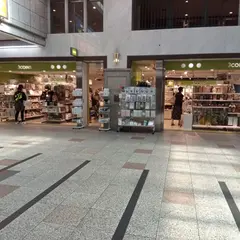 3COINS クリスタ長堀店