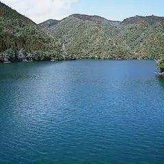 七色ダム湖