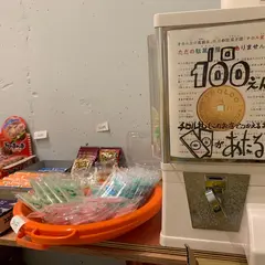 まほうのだがしや チロル堂