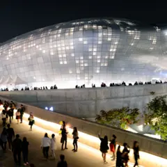 東大門デザインプラザ(DDP)／동대문디자인플라자