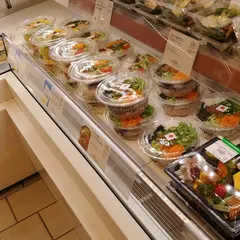 RF1、日本のさらだ いとはん グランスタ東京店