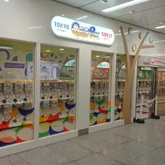 TOKYO GASHAPON STREET