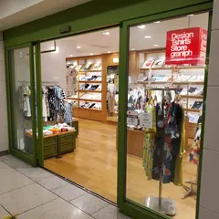 グラニフ