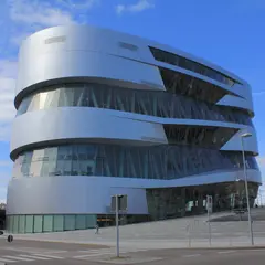 Mercedes-Benz Museum（メルセデス・ベンツ博物館）