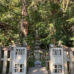 法華堂(源頼朝墓)