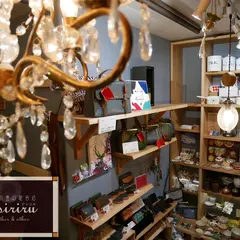 六畳の雑貨店asiriru