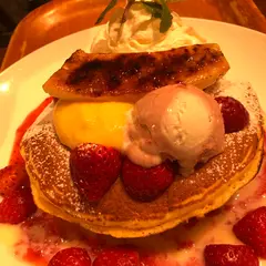 クア・アイナ イクスピアリ店