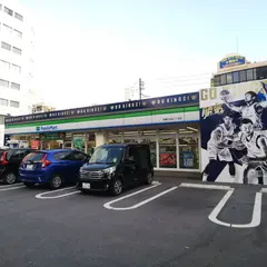ファミリーマート 那覇久茂地二丁目店