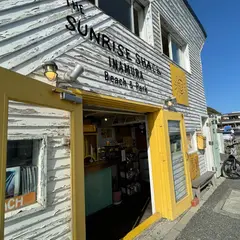 サンライズシャック 稲村ヶ崎本店（The Sunrise Shack  INAMURA Beach & Park）
