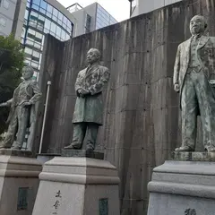 五代友厚像