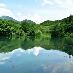 白池