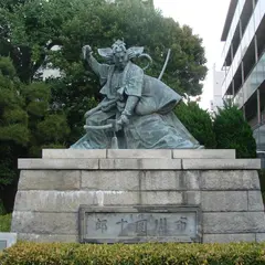九代目市川団十郎「暫」の像