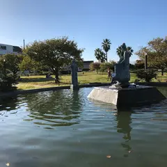 弁財天と世界女性群像噴水池
