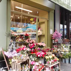 Au Nom De La Rose