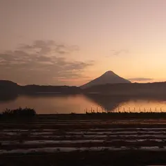 黄金の鳥居(池田湖のパワースポット)