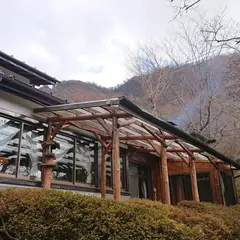 芦ノ湖ペンシ ョン森
