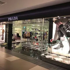 プラダ 大丸梅田店