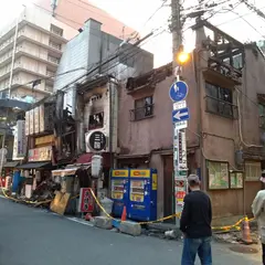 西成　ホルモン