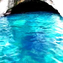 積丹美国 青の洞窟