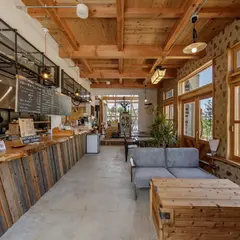 earth tree cafe MONTO