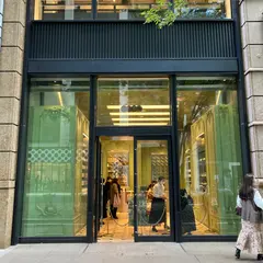 オフィシーヌ・ユニヴェルセル・ビュリー 丸の内 OFFICINE UNIVERSELLE BULY MARUNOUCHI