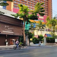 TONGTARA RIVERVIEW HOTEL