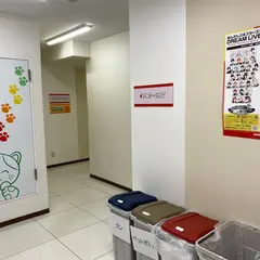 新橋レンガ通り店（東京） | カラオケまねきねこ｜新橋｜カラオケ 安い 24時間 一人カラオケ 飲み放題あり！