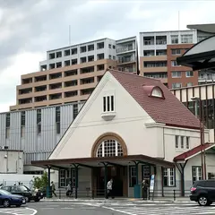 国立駅三角屋根