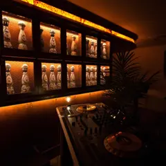 Nakame Lounge & Gallery