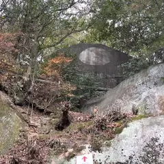 鏡岩