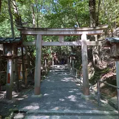 神宝(かんだから)神社(大神神社末社)