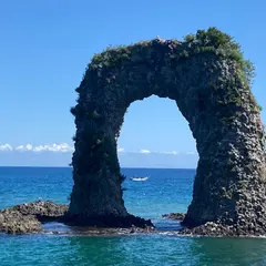 鍋釣岩