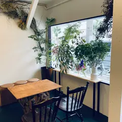 珈琲とカヌレとお花 かいか