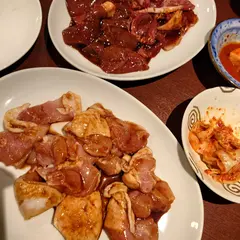 炭火焼肉 まるい 第３(火)は定休日
