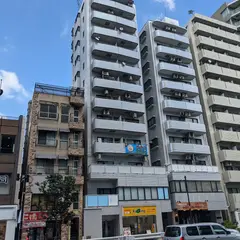 珍しい動物とふれあえるカフェ「アニマルプラス」