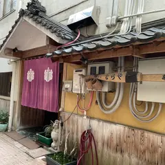 むらや