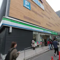 ファミリーマート マーケットスクエアささしま店