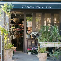 7 Rooms Hotel & Cafe