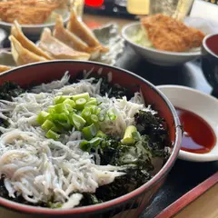 葉山餃子と岩のりしらす丼 葉山港湾食堂