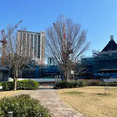まちの本とサンドイッチ