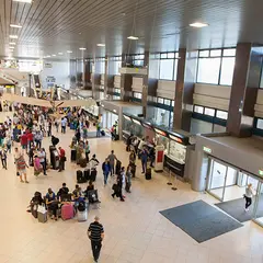 アンリ・コアンダ国際空港（Henri Coandă International Airport）