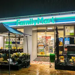 ファミリーマート 表参道駅南店