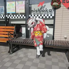 妖怪ベンチ「猫また」