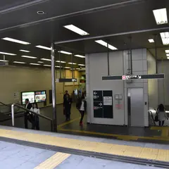都営 大江戸線 代々木駅