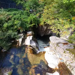 胴元の滝