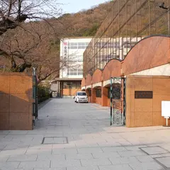 鶯谷高校