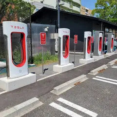 Tesla充電スタンド